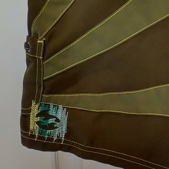 Women's Size 1 (XS) Billabong green Board Shorts - Picture 2 of 9